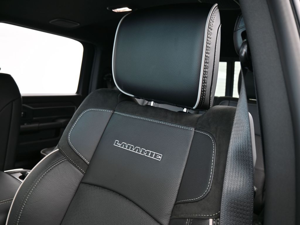 New 2026 Diamond Black Crystal Pearlcoat Ram Laramie image 16