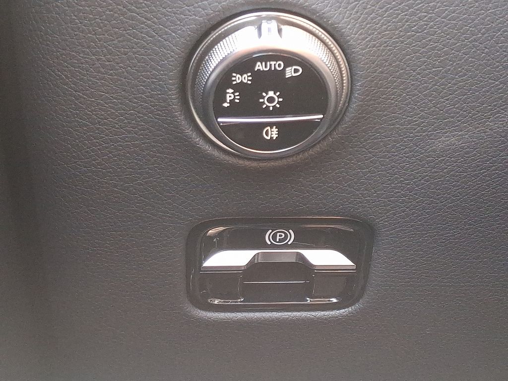 Thumbnail: 2026 Mercedes-Benz GLC - 24