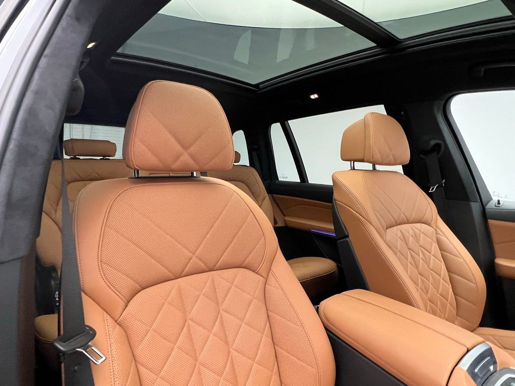 Thumbnail: 2023 BMW X7 - 7