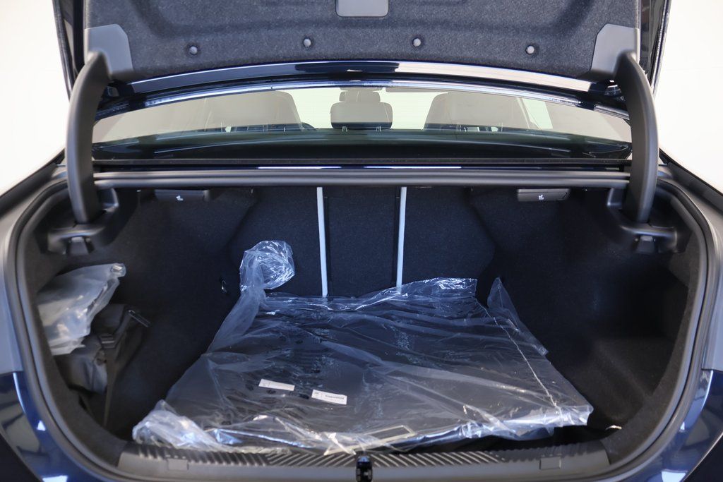 Thumbnail: 2026 BMW M5 - 8