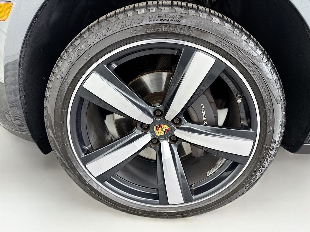 Thumbnail: 2025 Porsche Macan - 31