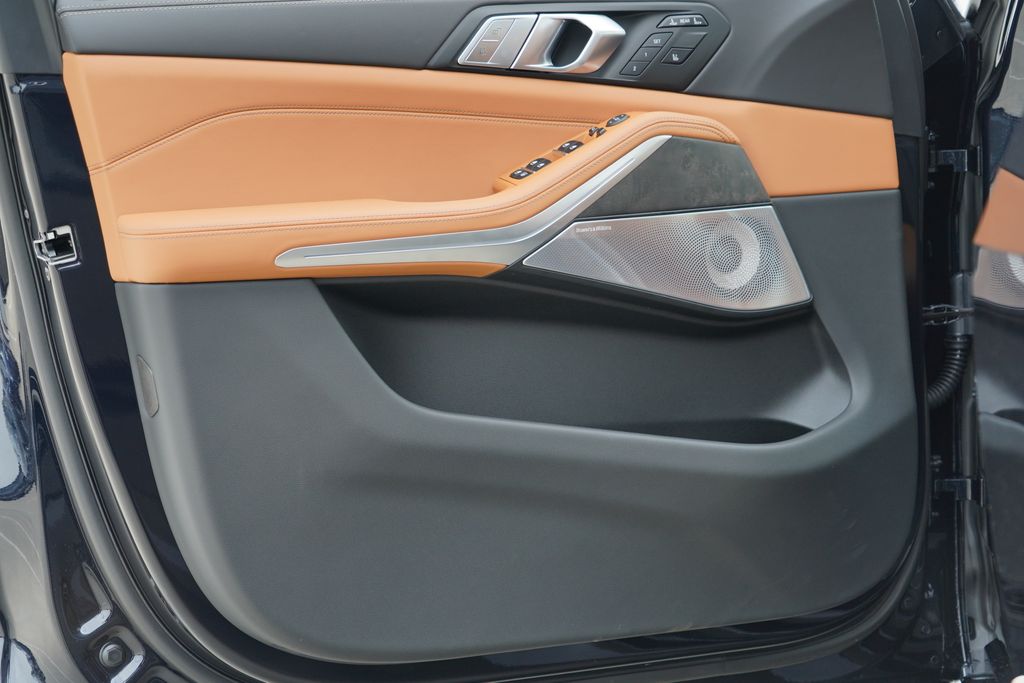 Thumbnail: 2027 BMW X7 - 8