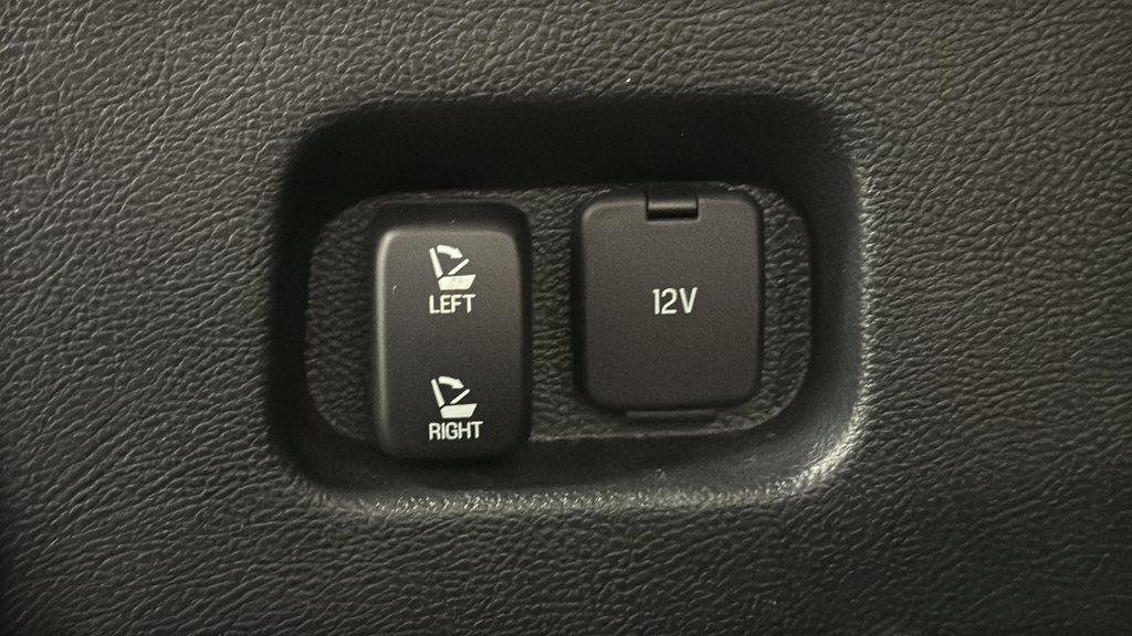 Used 2018 Shadow Black Ford SEL image 29