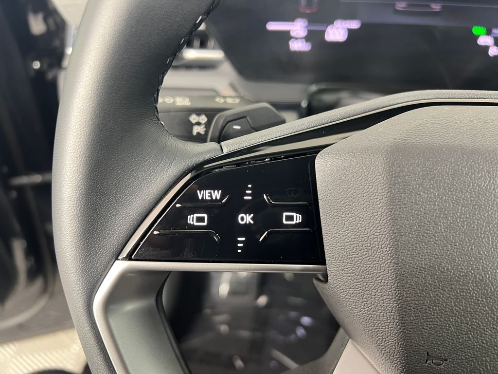 Thumbnail: 2025 Audi Q6 e-tron - 17