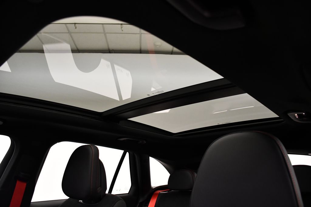 Thumbnail: 2025 Mercedes-Benz GLC - 18