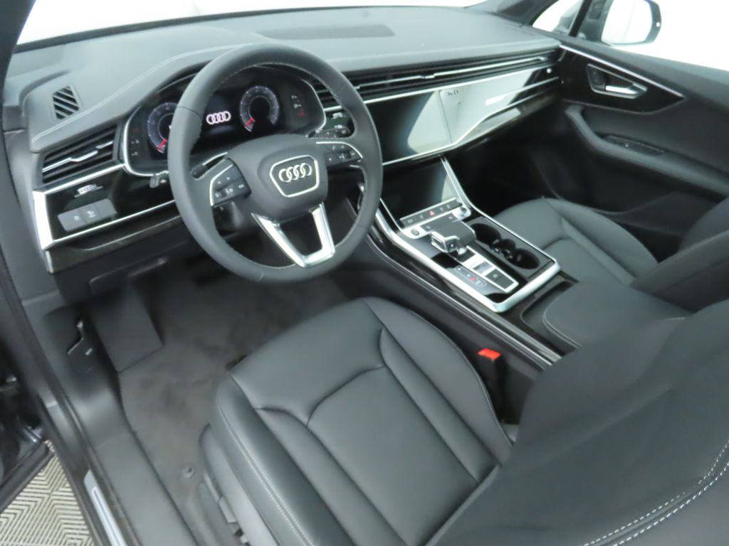 Thumbnail: 2025 Audi Q7 - 9