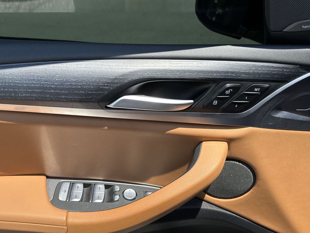 Thumbnail: 2025 BMW X4 - 13