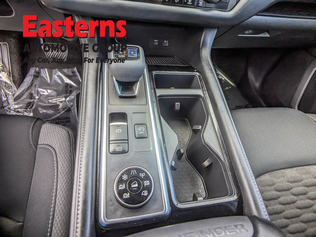 2022 Nissan Pathfinder SV - Photo 27