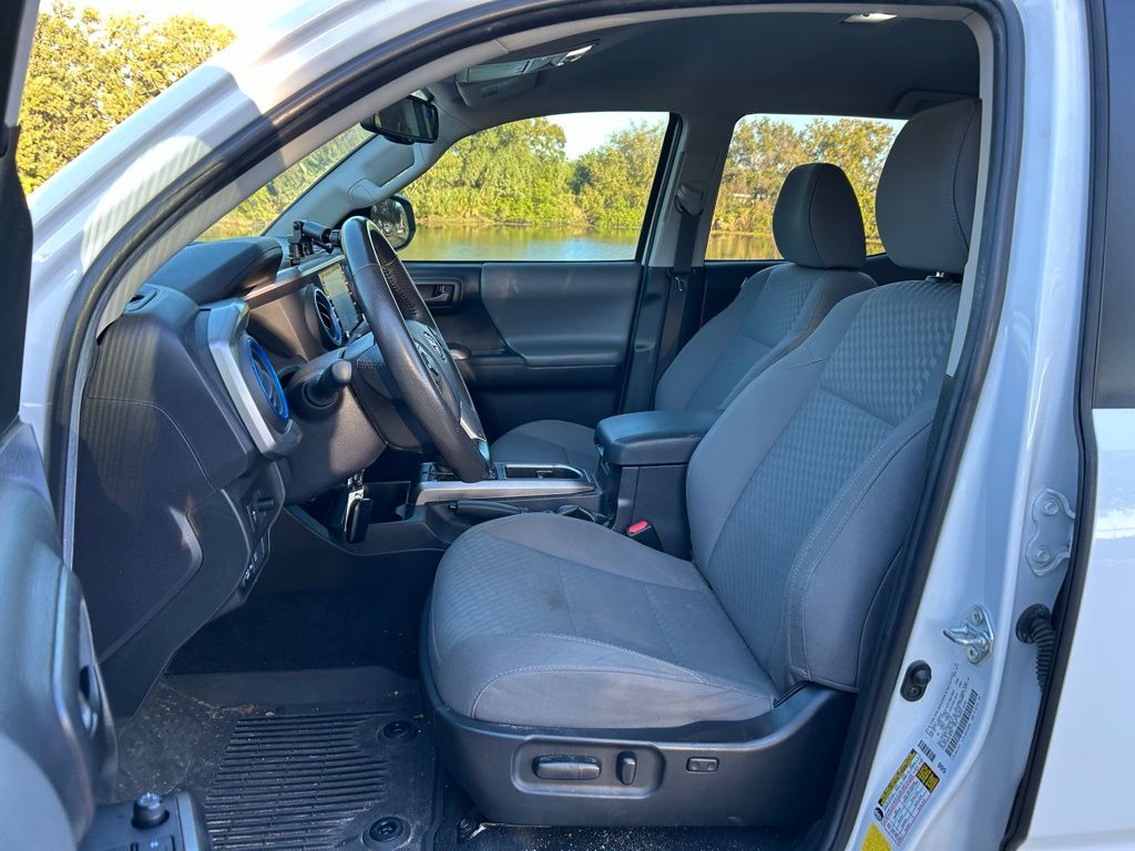 Thumbnail: 2022 Toyota Tacoma - 13