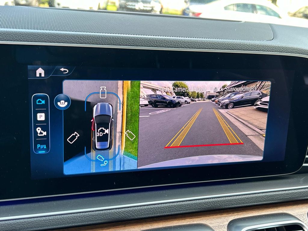 Thumbnail: 2025 Mercedes-Benz GLE - 10