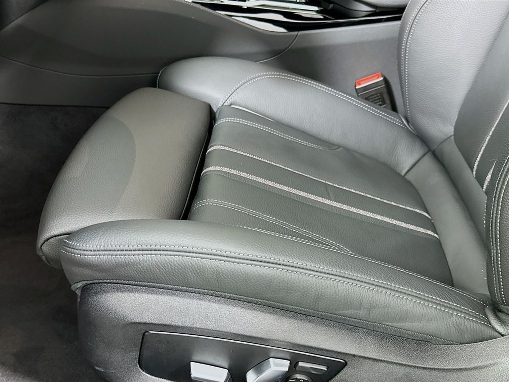 Thumbnail: 2023 BMW 5 Series - 20