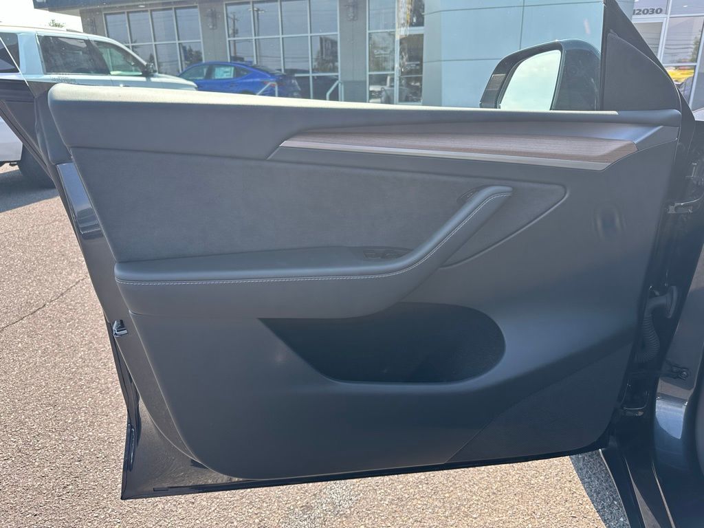 2025 Tesla Model Y Long Range