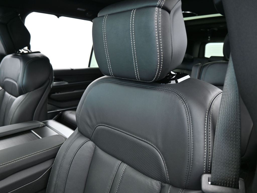 New 2026 High Gloss Black Jeep Summit Obsidian image 18