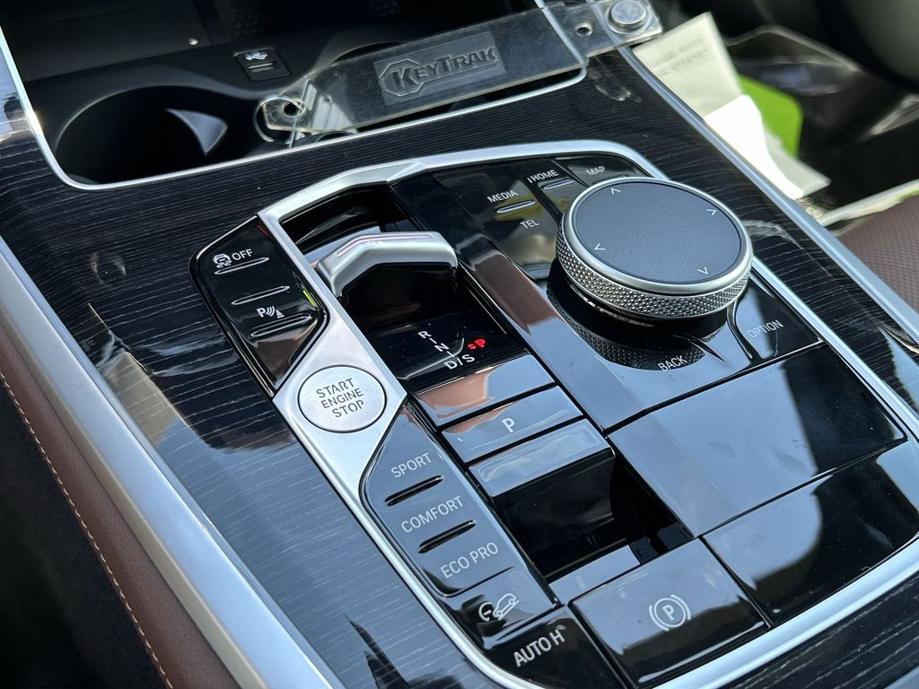 Thumbnail: 2026 BMW X5 - 16