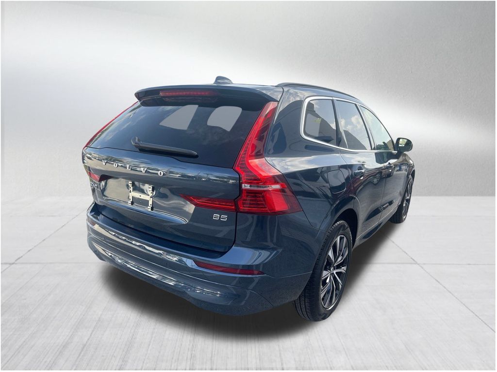 2023 Volvo XC60 B5 Core photo