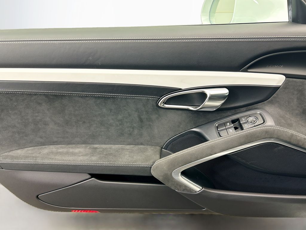 Thumbnail: 2015 Porsche 911 - 24