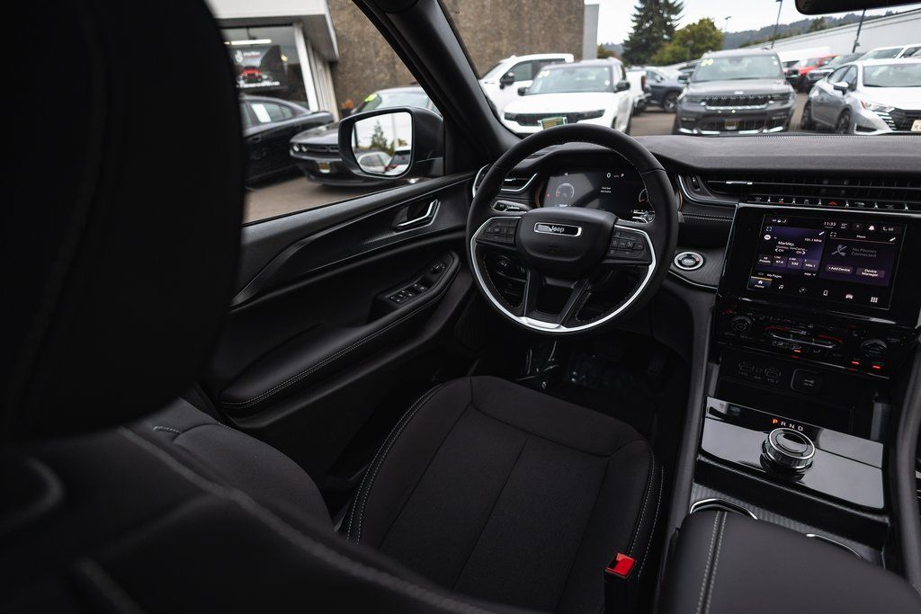 2025 Jeep Grand Cherokee Laredo X thumbnail 21