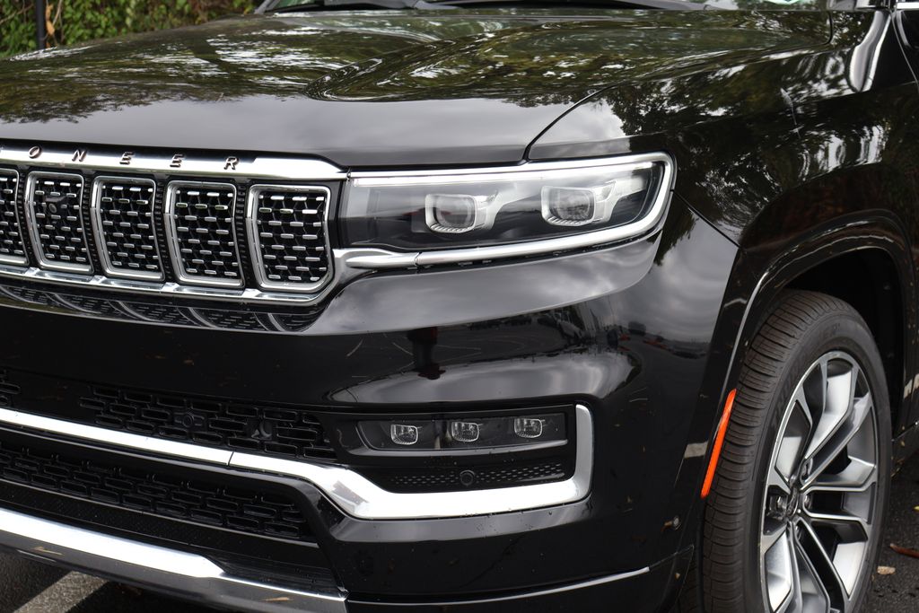Thumbnail: 2022 Jeep Grand Wagoneer - 3