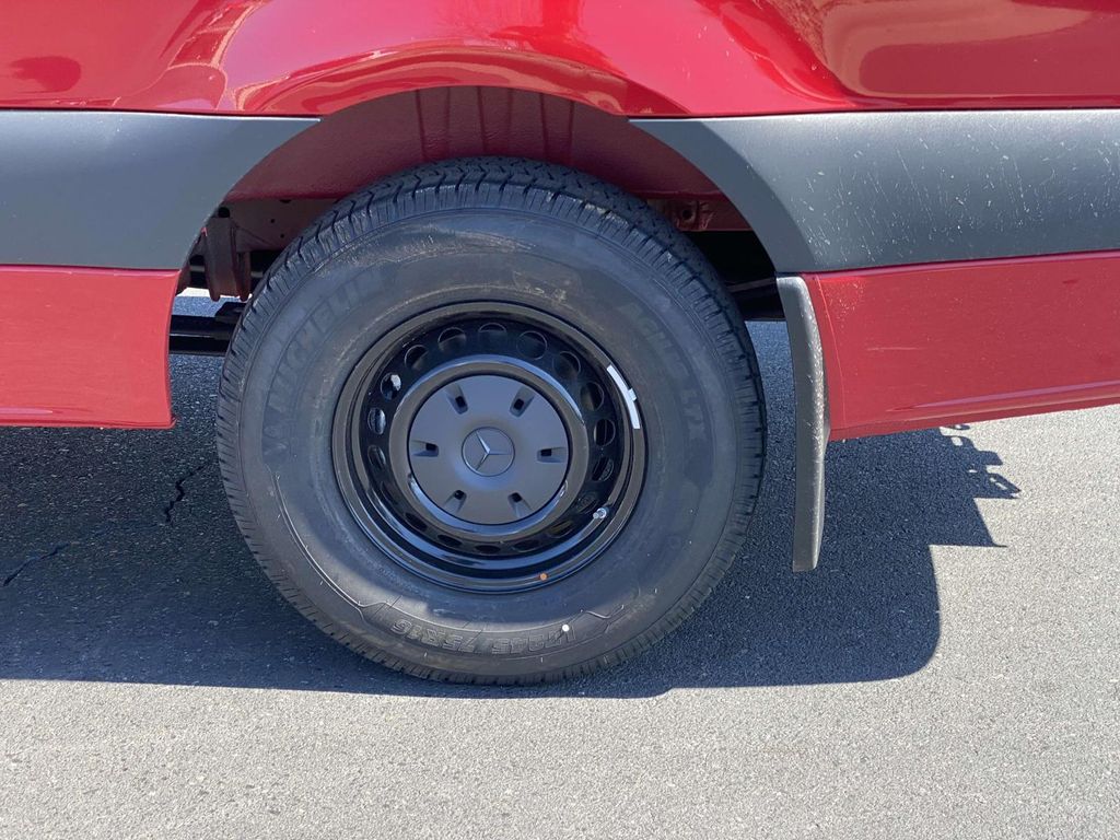 Thumbnail: 2025 Mercedes-Benz Sprinter - 9