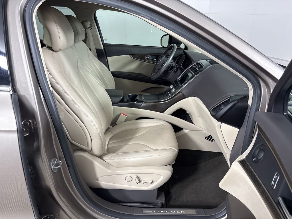 Used 2019 Brown Lincoln Reserve image 6