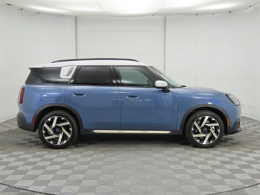 2025 MINI Cooper Countryman Iconic 4