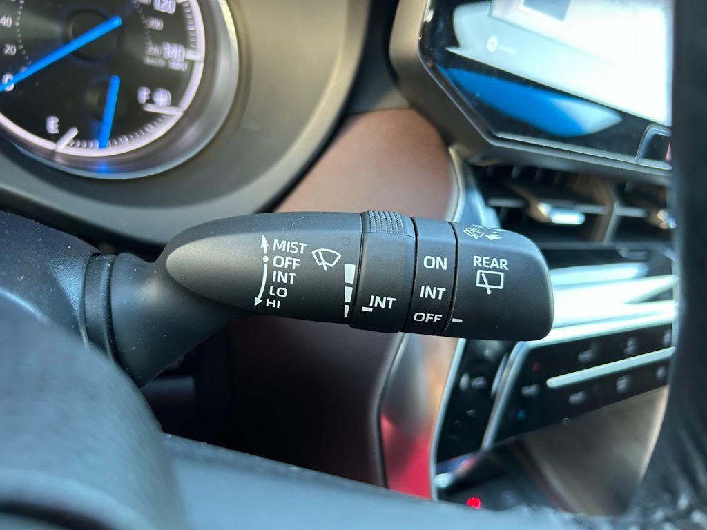 Thumbnail: 2021 Toyota Venza - 21