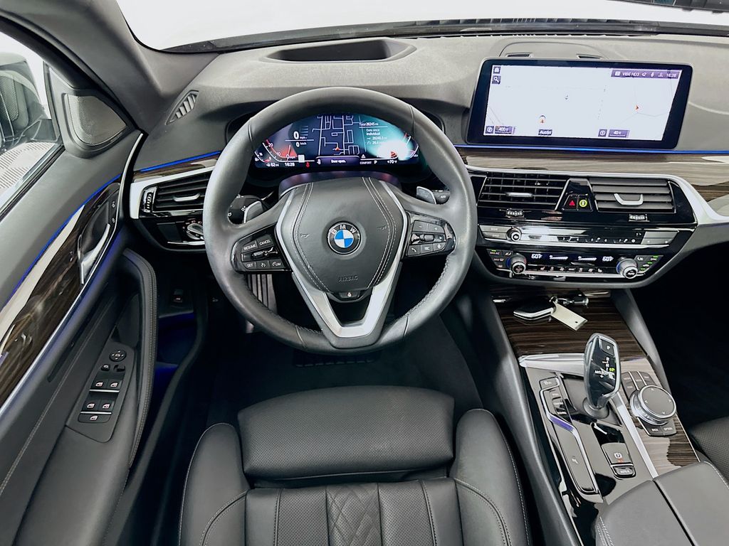 Thumbnail: 2022 BMW 5 Series - 23