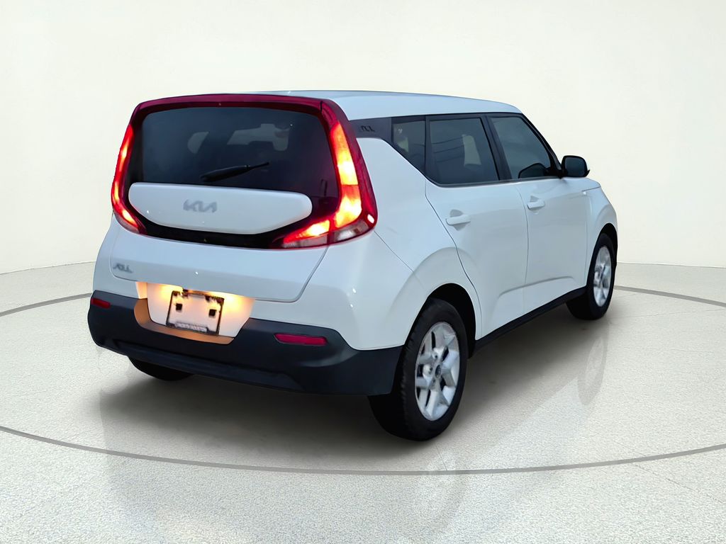 2022 Kia Soul LX White at Gullo Toyota