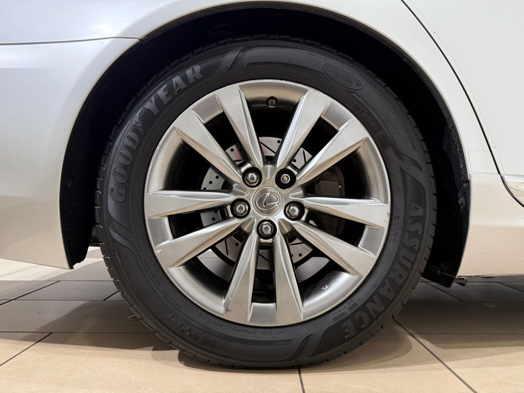 Thumbnail: 2014 Lexus LS - 9