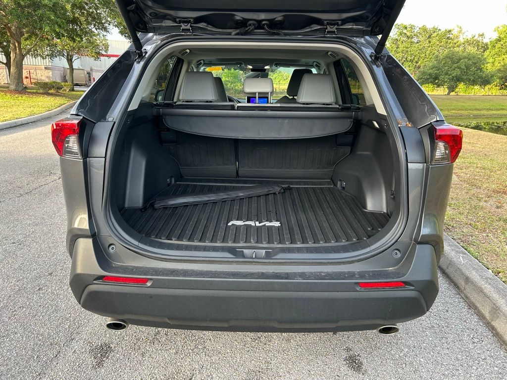 2024 Toyota RAV4 XLE Premium 10