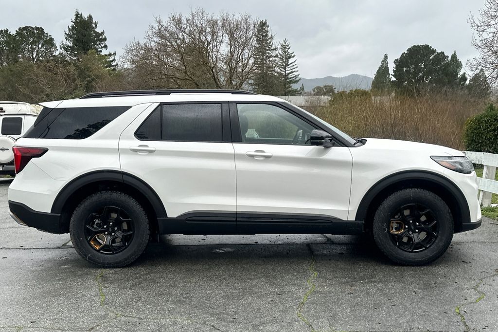 New 2026 White Ford Tremor image 3