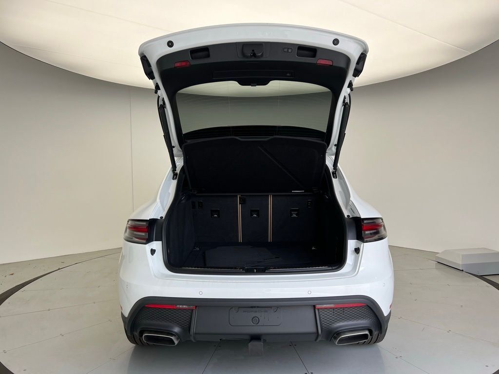 Thumbnail: 2025 Porsche Macan - 20