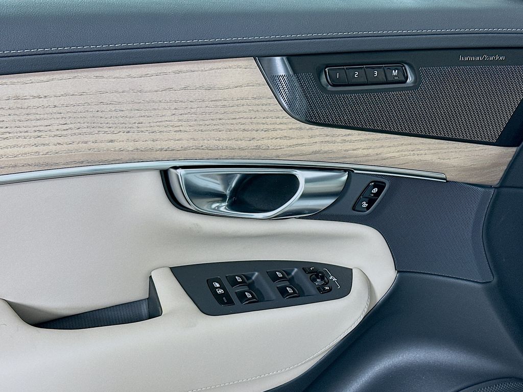 2026 Volvo XC90 Plus - Photo 21