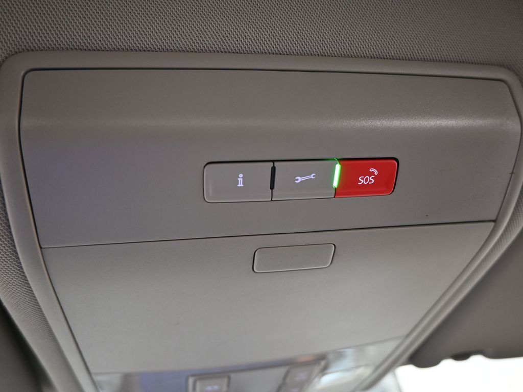 Used 2022 Deep Black Volkswagen 2.0T SE image 28