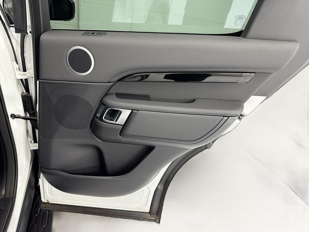 Thumbnail: 2025 Land Rover Discovery - 27