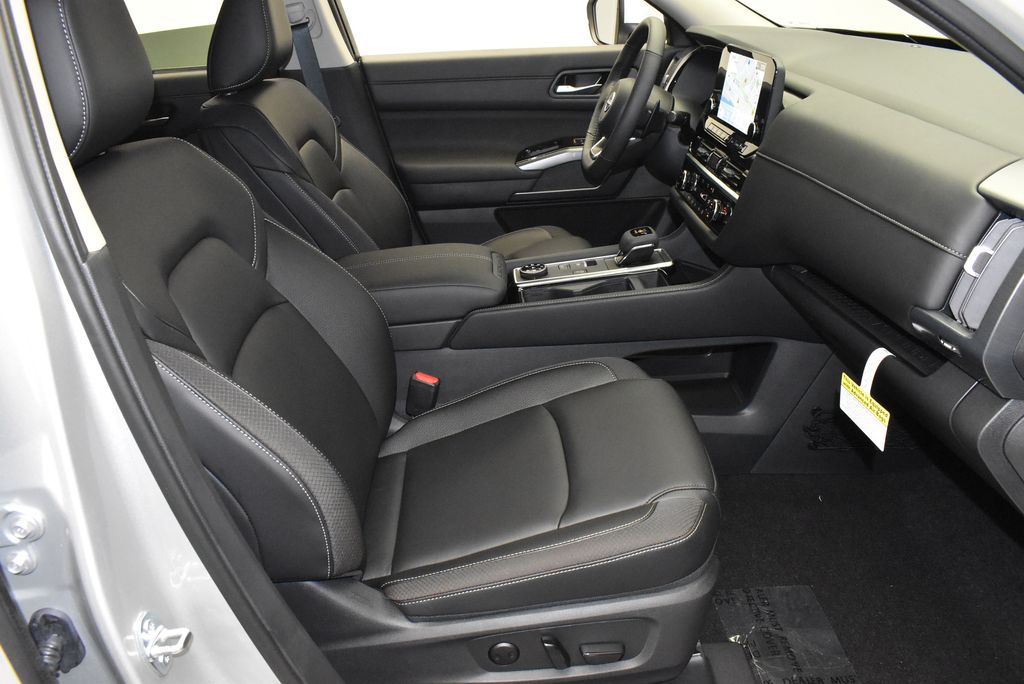 Thumbnail: 2025 Nissan Pathfinder - 25