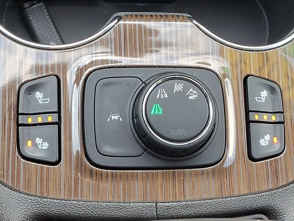 Thumbnail: 2023 GMC Acadia - 26