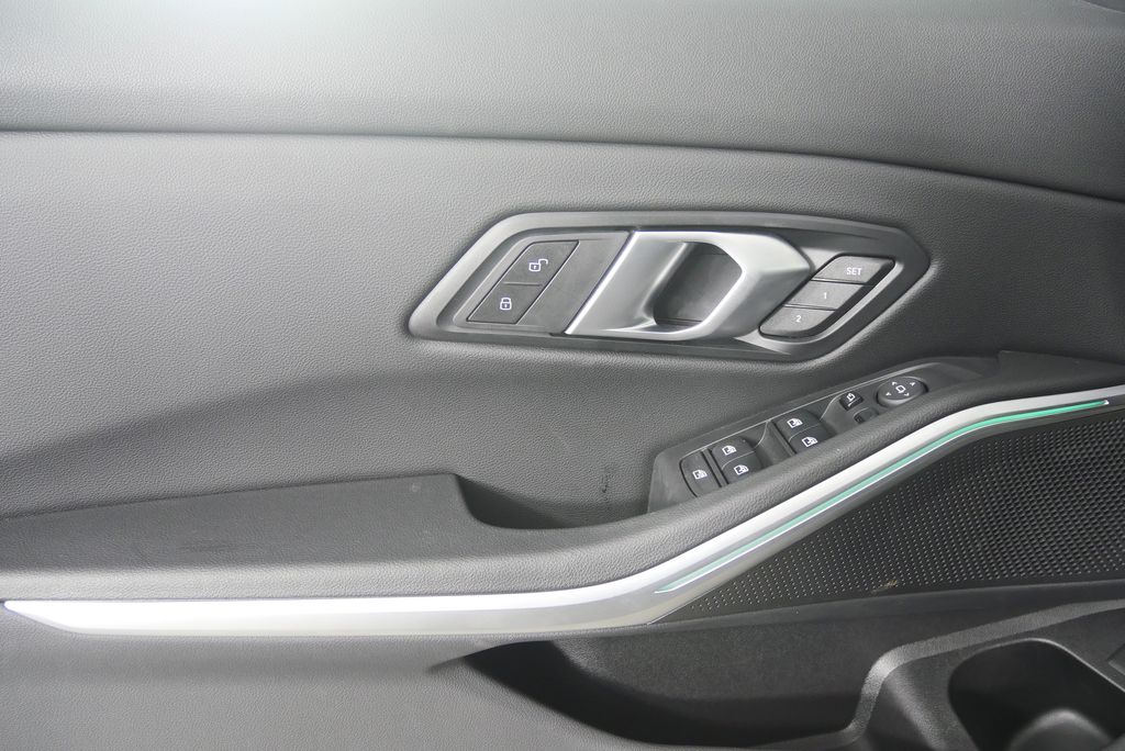 Thumbnail: 2025 BMW 3 Series - 9