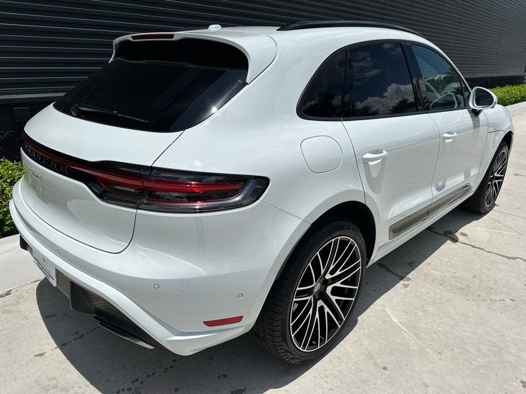 2025 Porsche Macan  9