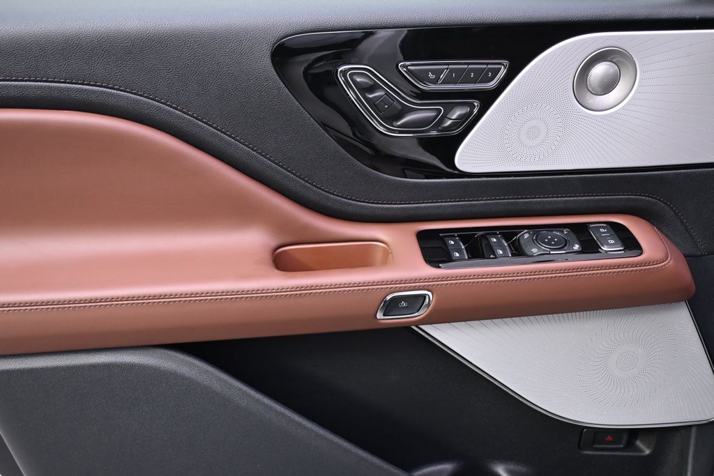 New 2026 White Lincoln Reserve image 23