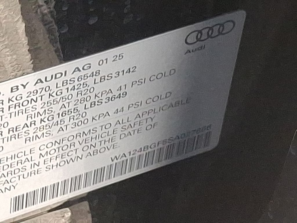 Thumbnail: 2025 Audi Q6 e-tron - 26