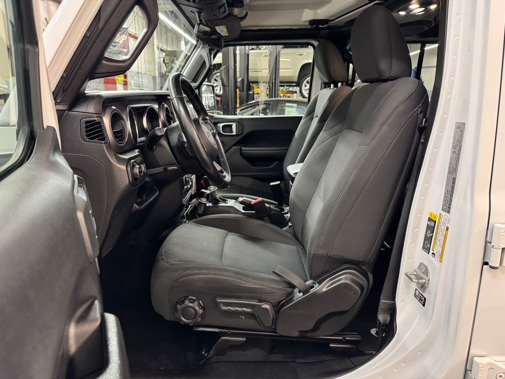 2022 Jeep Gladiator Sport