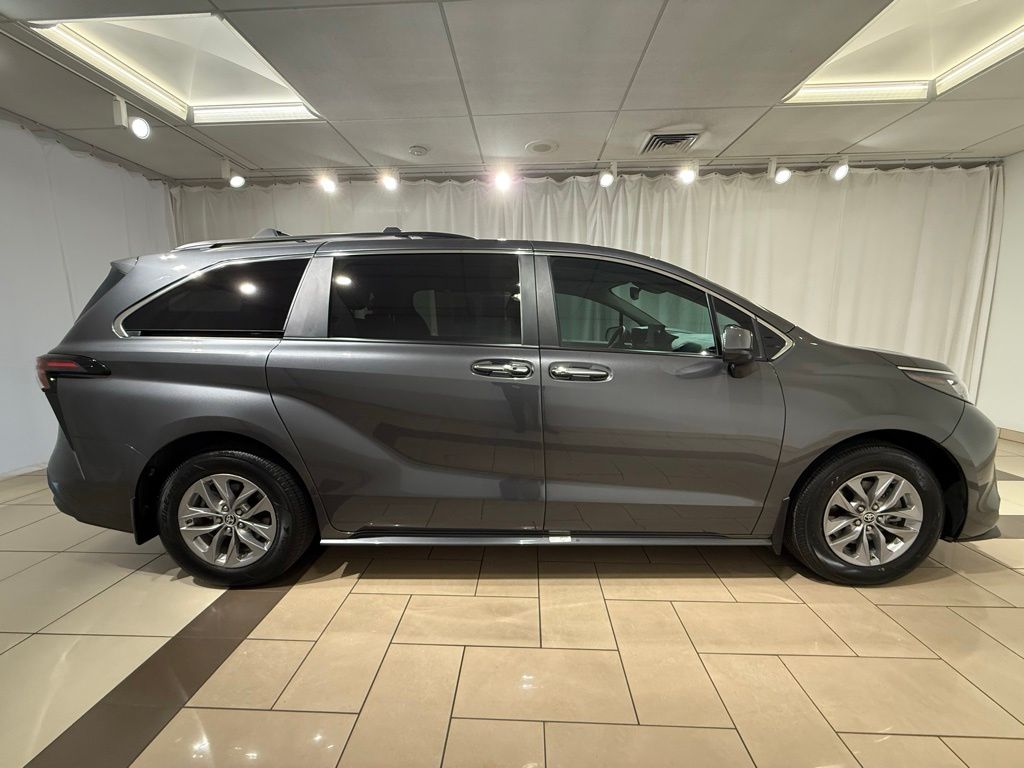 Thumbnail: 2025 Toyota Sienna - 6