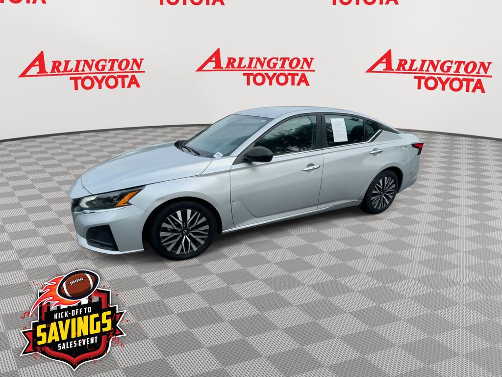 Used 2024 Nissan Altima Sedan