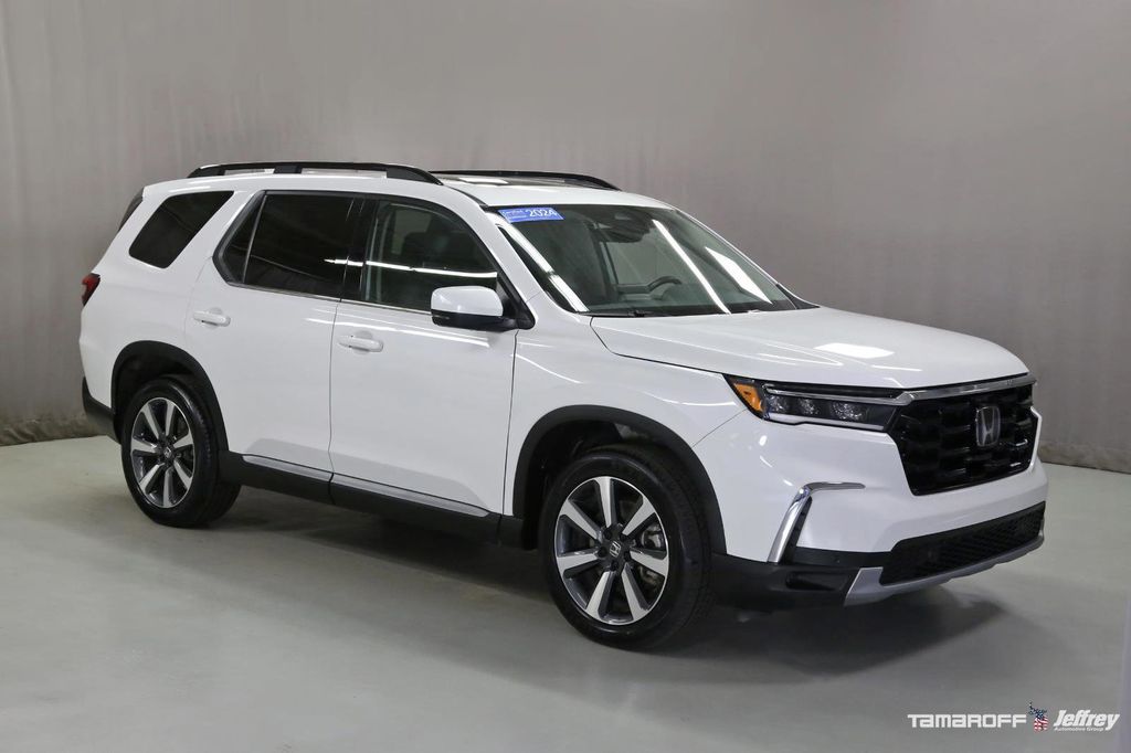 Platinum White 2024 Honda Pilot Touring AWD SUV / Crossover All-Wheel Drive Automatic