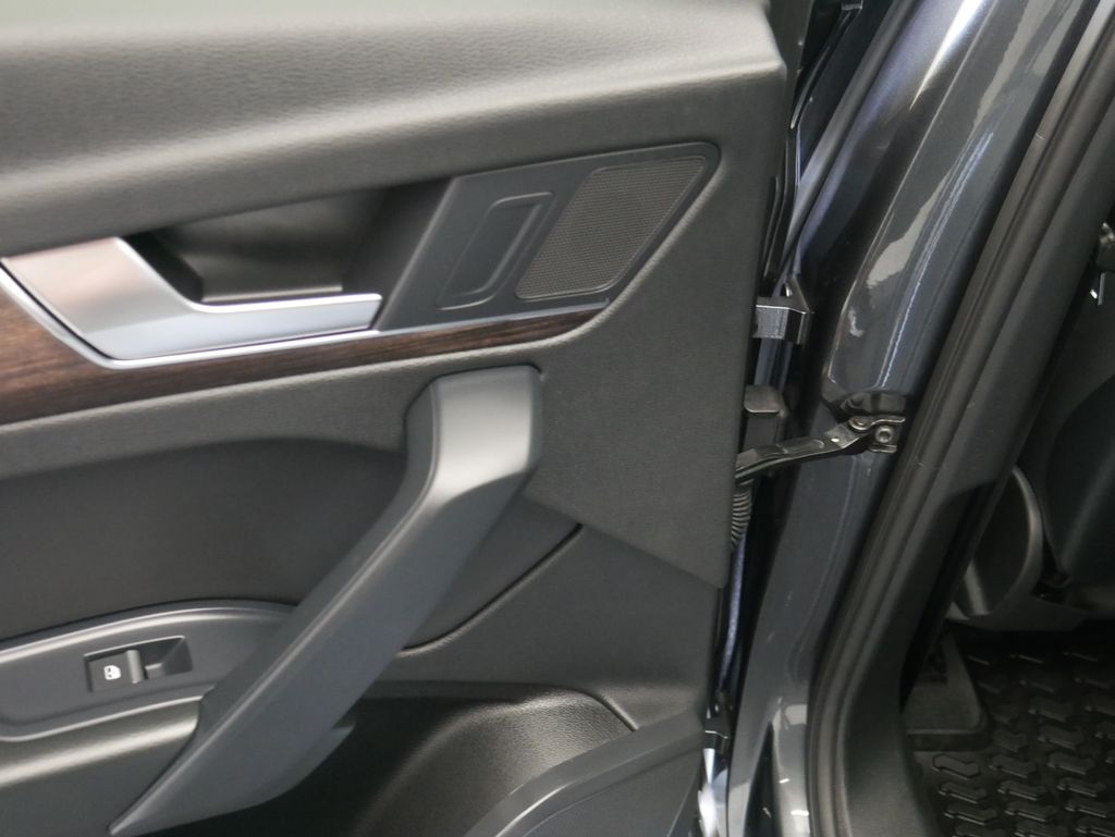 Thumbnail: 2023 Audi Q5 - 21