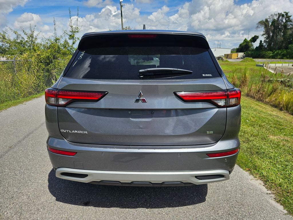 Thumbnail: 2024 Mitsubishi Outlander - 4