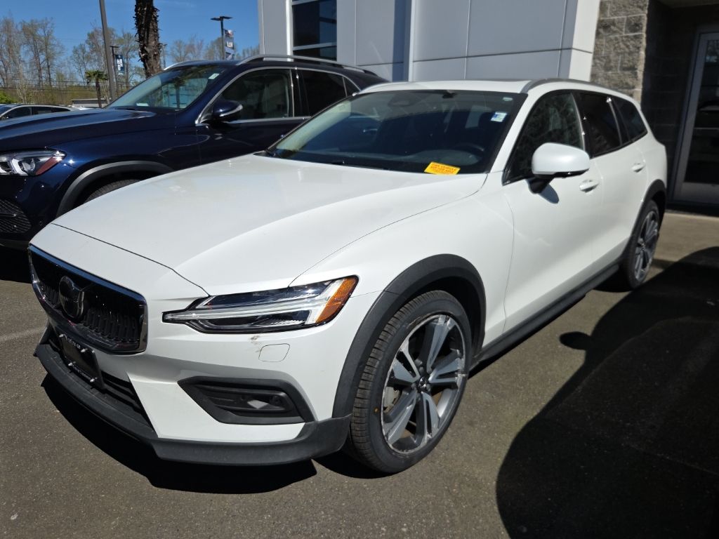 Crystal White 2023 Volvo V60 Cross Country B5 Plus AWD Wagon All-Wheel Drive Automatic