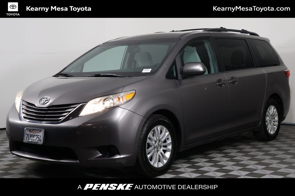 2016 Toyota Sienna LE -
                San Diego, CA