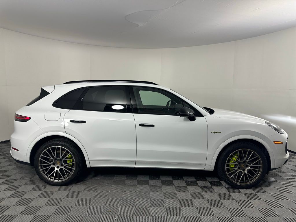 Thumbnail: 2022 Porsche Cayenne - 4